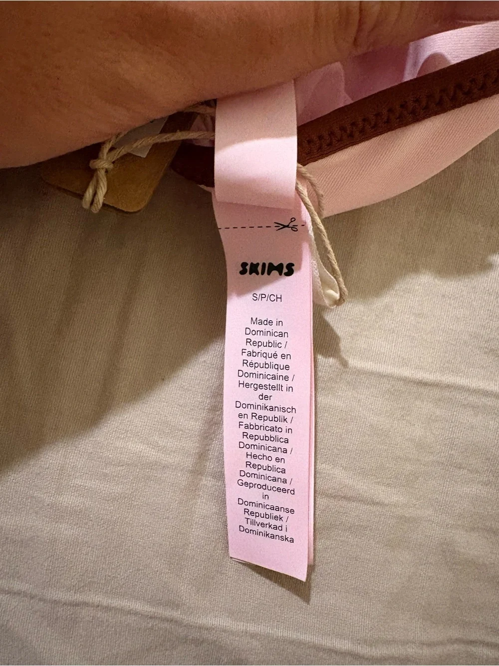 SKIMS Signature Swim Triangle Bikini Top Cherry Blossom Contrast S NWT